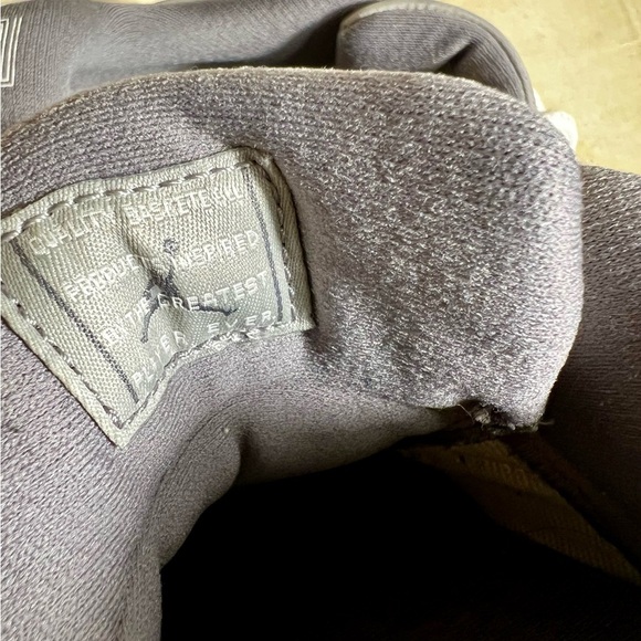 2018 Air Jordan 11 Retro Low ‘Cool Grey’ Men’s with Box – Used - Picture 7 of 8